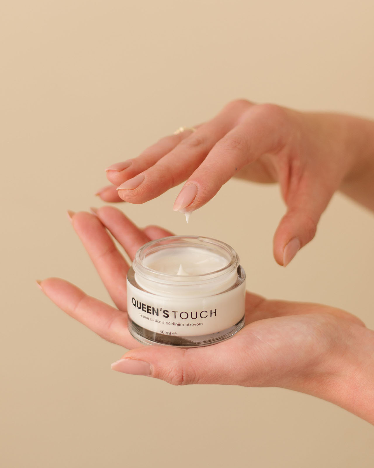 Krema za lice s pčelinjim otrovom - Slika 4